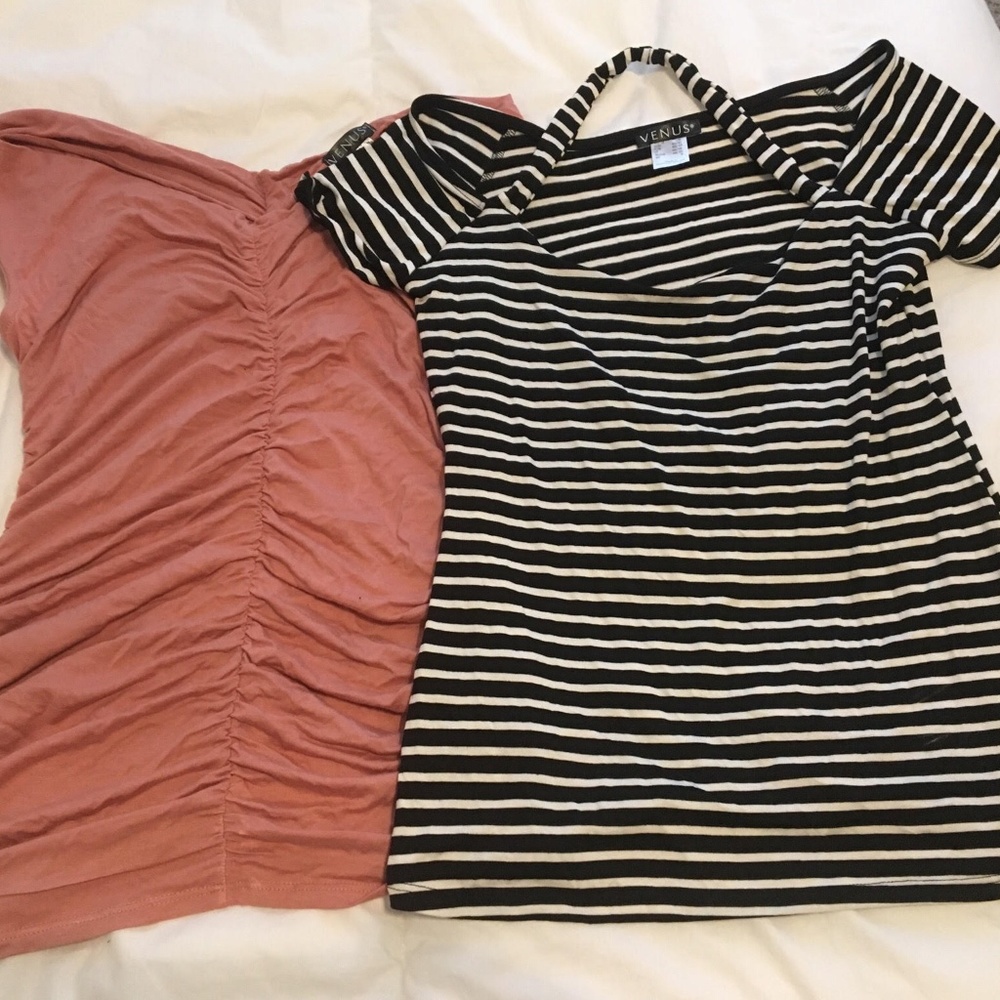 2 Venus tops - M